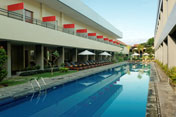 Swimming Pool - Kuta Station Hotel