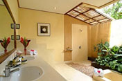 2 Bedroom Bathroom, Villa Kubu