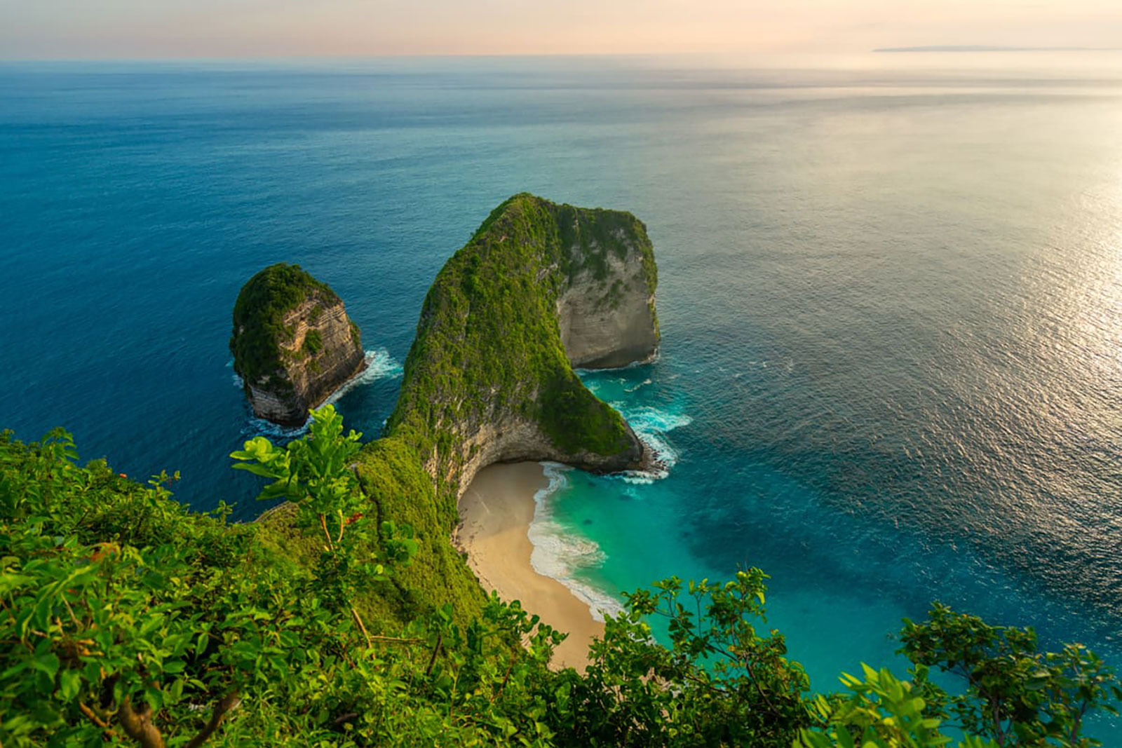 11:30am, visit Kelingking Beach